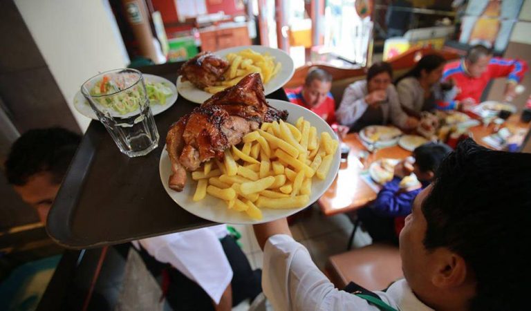 Restaurantes aprovechan la fiebre del futbol