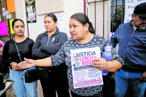 Toman alcaldía; acusan abusos policiacos