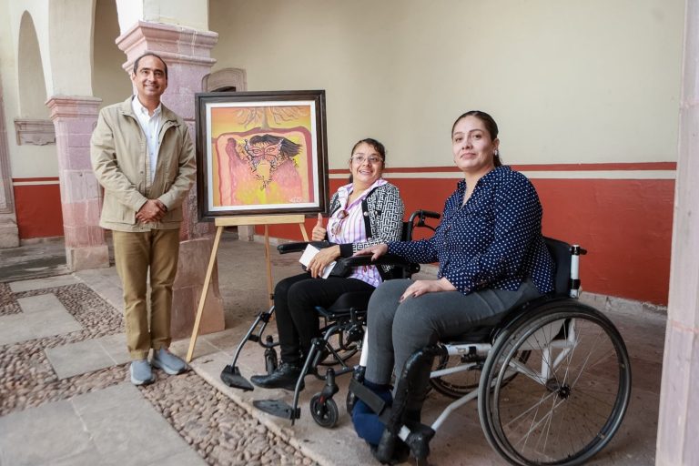 Reconoce Pepe Saldívar a artista zacatecana Victoria Hernández