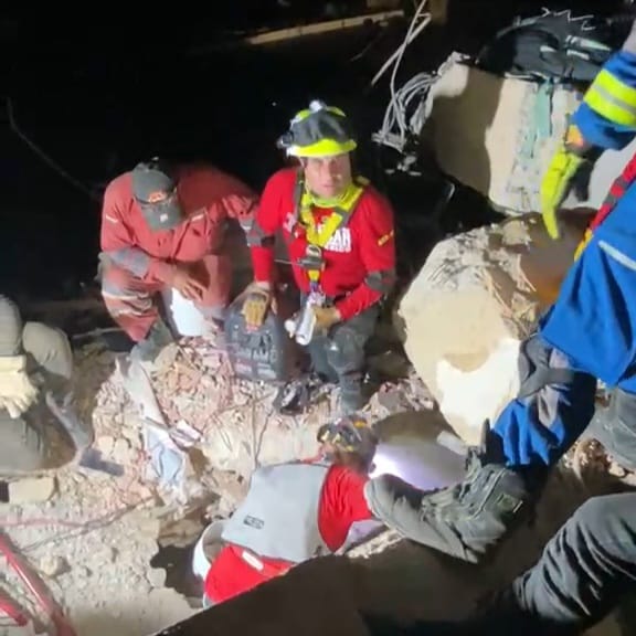 Continúa zacatecano su labor de rescastista en Venezuela