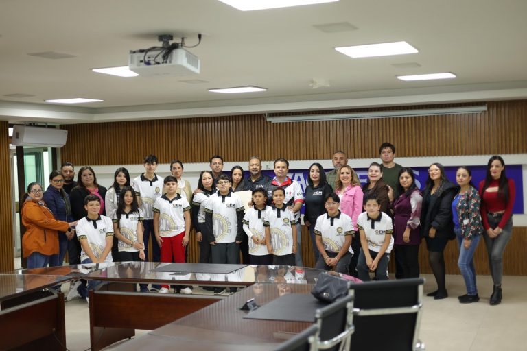 Entrega MVP apoyos a estudiantes