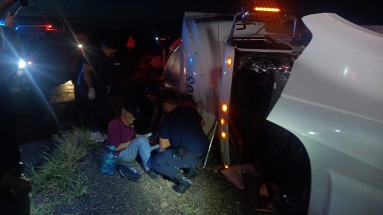 Vuelca pipa en la carretera federal 49