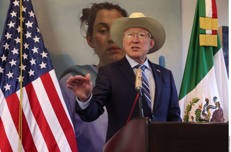 Acusa FGR a Ken Salazar de mentir por caso Zambada