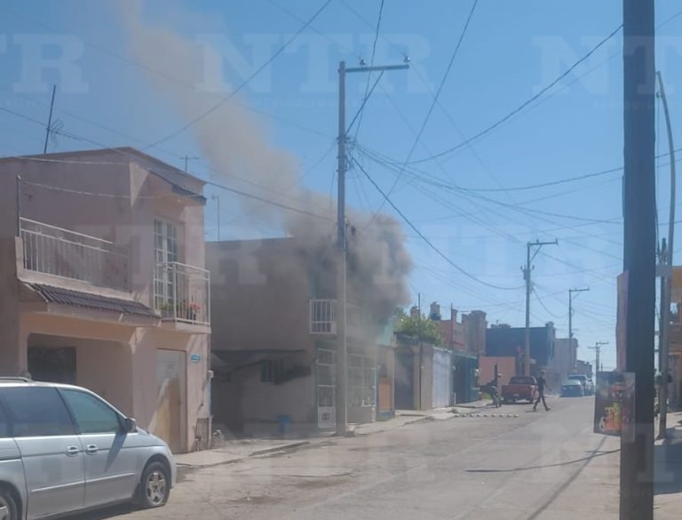 Se incendia segundo piso de casa habitación