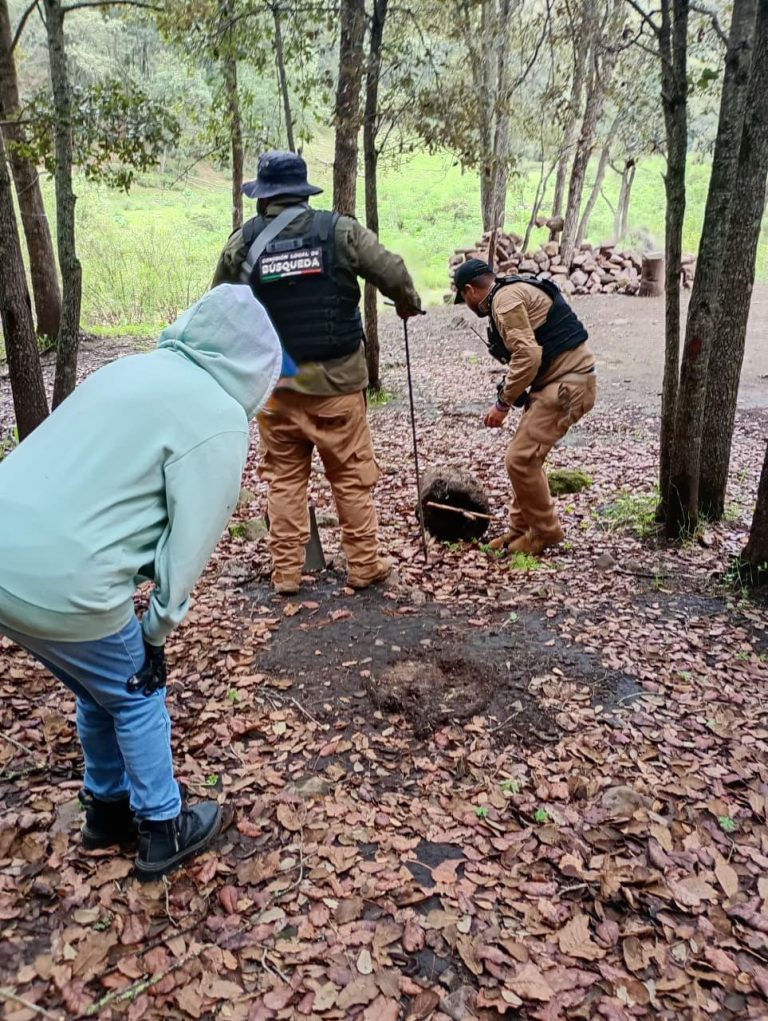 Encuentran cuatro sitios con restos óseos en El Plateado