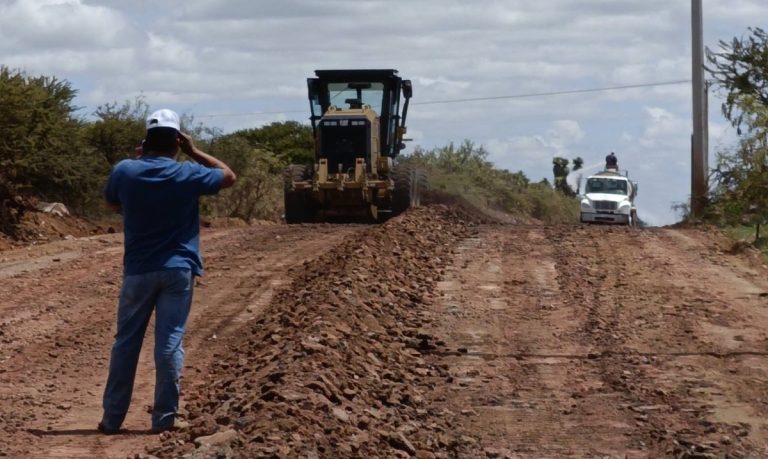 Detienen construcción de carretera El Bordo–Norias de San Juan