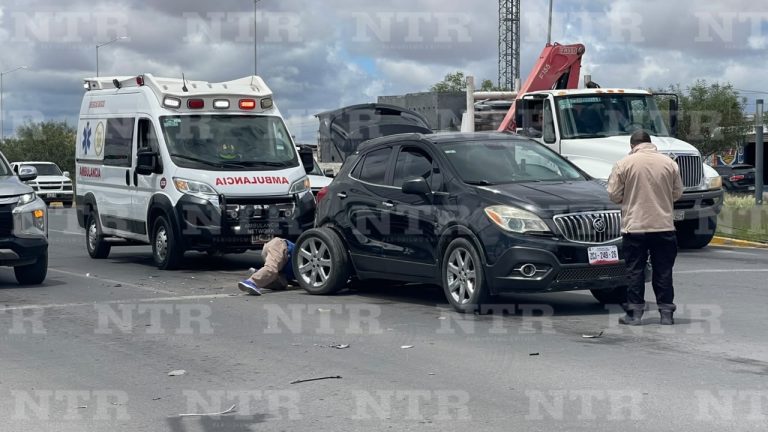 Chocan dos autos en avenida Plateros