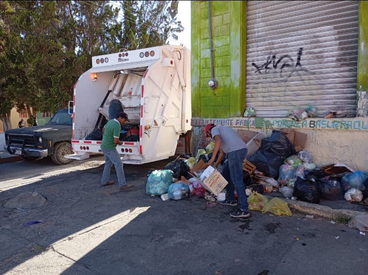 Comedores mineros clandestinos cubren las calles con sus desechos