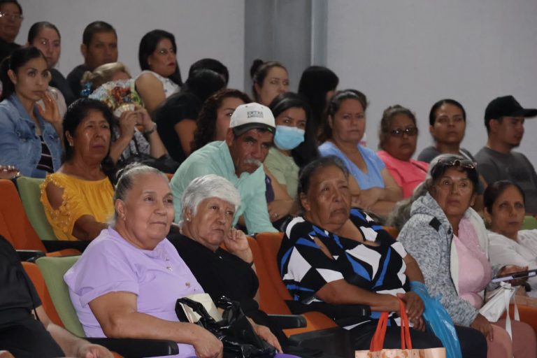 Cuestionan distribución de casas del bienestar