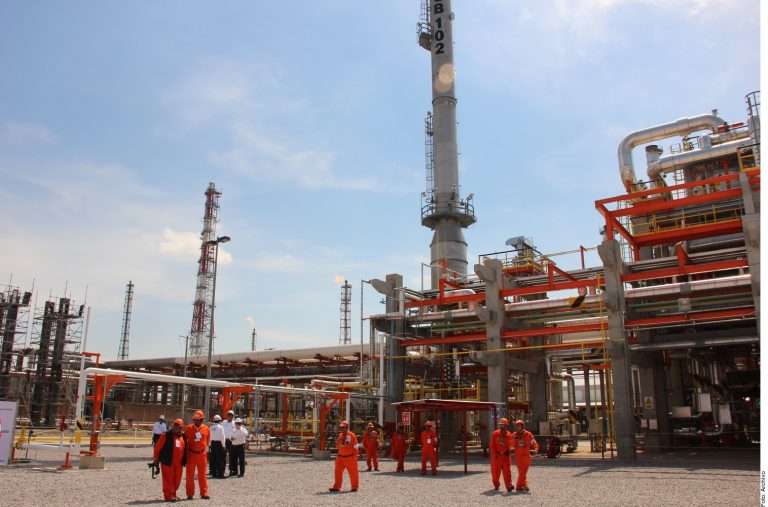 ‘Desaparece’ Pemex 1 de cada 12 barriles
