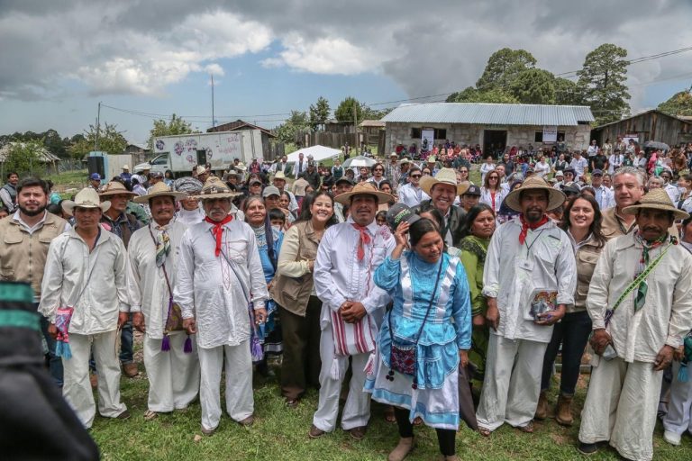 Entrega DMA apoyos a zacatecanos tepehuanos en Valparaíso