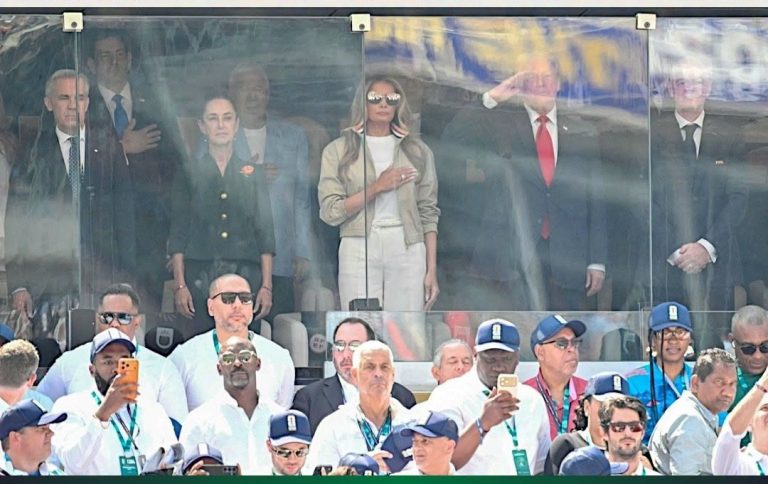 Flanquean Carney y Melania a Sheinbaum