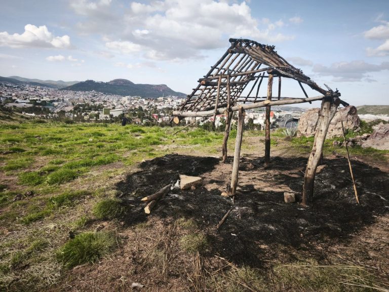Indignación, incendian Xiriki de pueblos wixárika