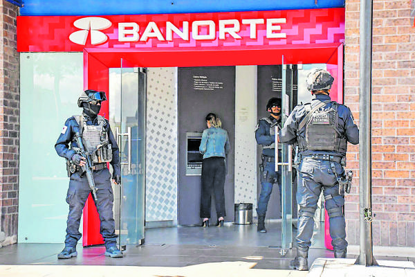 Investigan posible vínculo en asaltos en cajeros