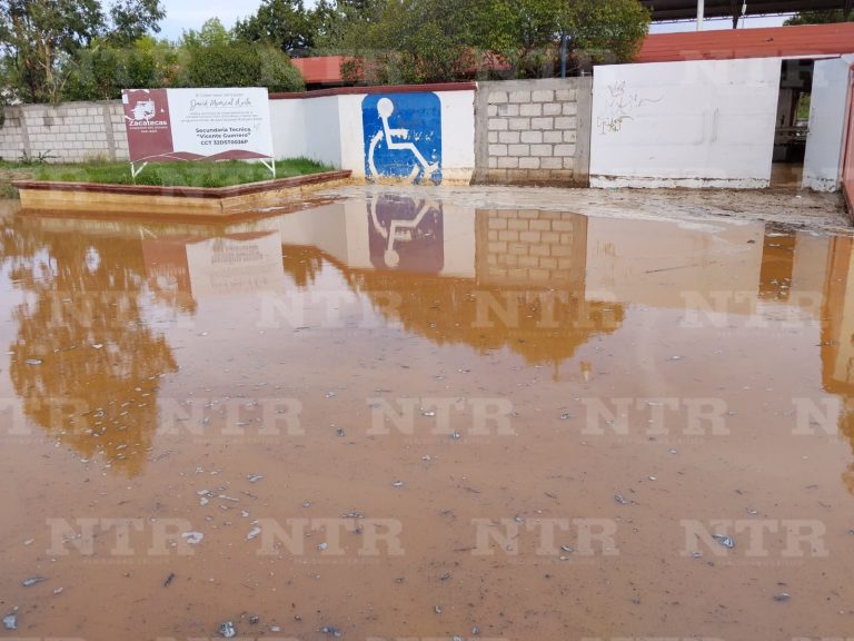 Afecta lluvia a tres planteles educativos en Fresnillo