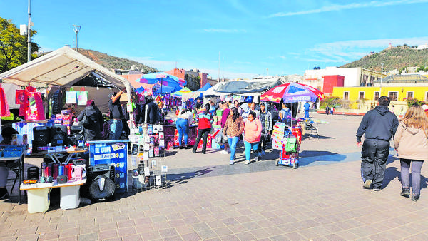 Locatarios pelean ventas con ambulantaje