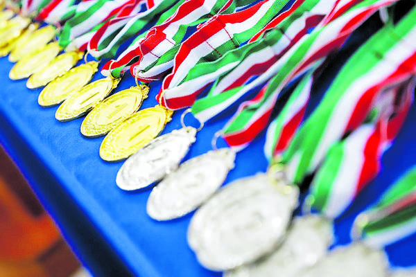 Premian a ganadores de olimpiadas de mate