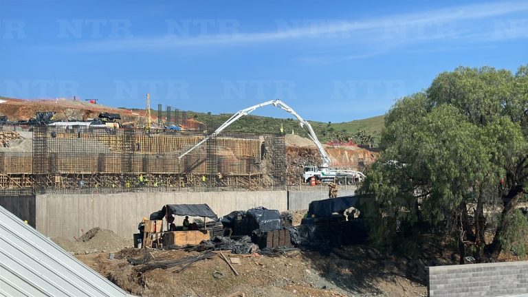 Muere joven de 19 años aplastado por estructura metálica