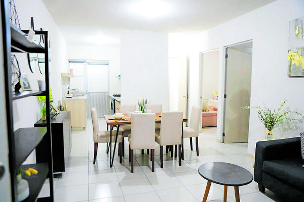 Violan reglas y logran apoyos para casas