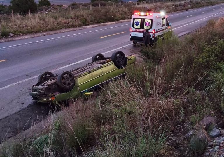 Se vuelca auto en la federal 45; hay un lesionado
