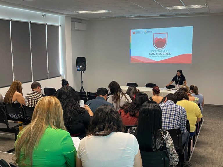 Certifican en violencias feminicidas a personal de la FGJE