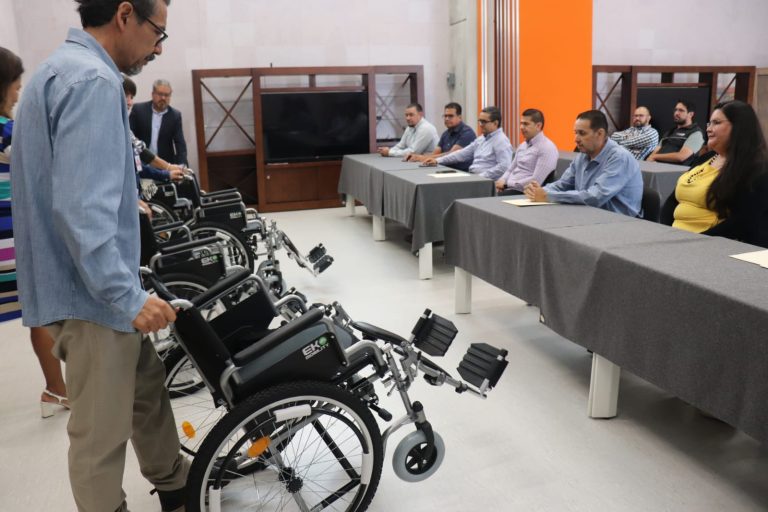 Entrega INE Zacatecas sillas de ruedas a módulos de atención