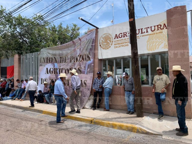 Integrantes de la UPAZ toman Sader y Conagua
