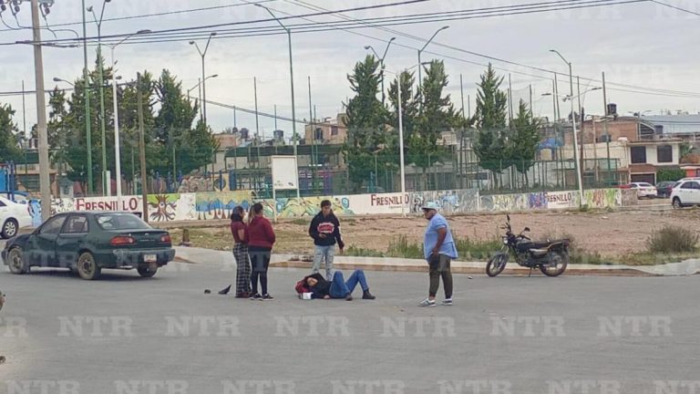 Choque entre una moto y un vehículo deja un lesionado