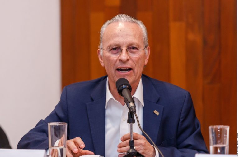 Alertan empresas de apretón fiscal