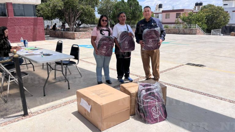 Arranca distribución de útiles escolares en la Región 02