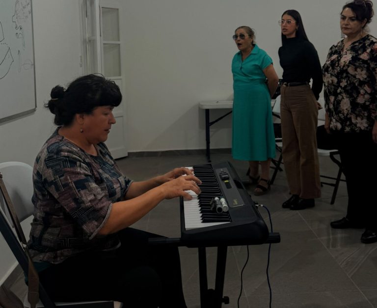 Buscan rescatar barrio a través del canto