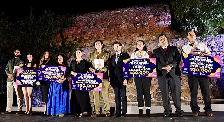 Reconocen a 5 jóvenes guadalupenses