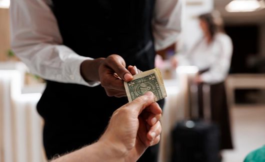 Guía práctica sobre propinas en hoteles todo incluido: cuánto dar