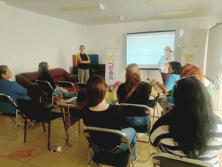 Imparten taller a cuidadoras de personas con alzhéimer