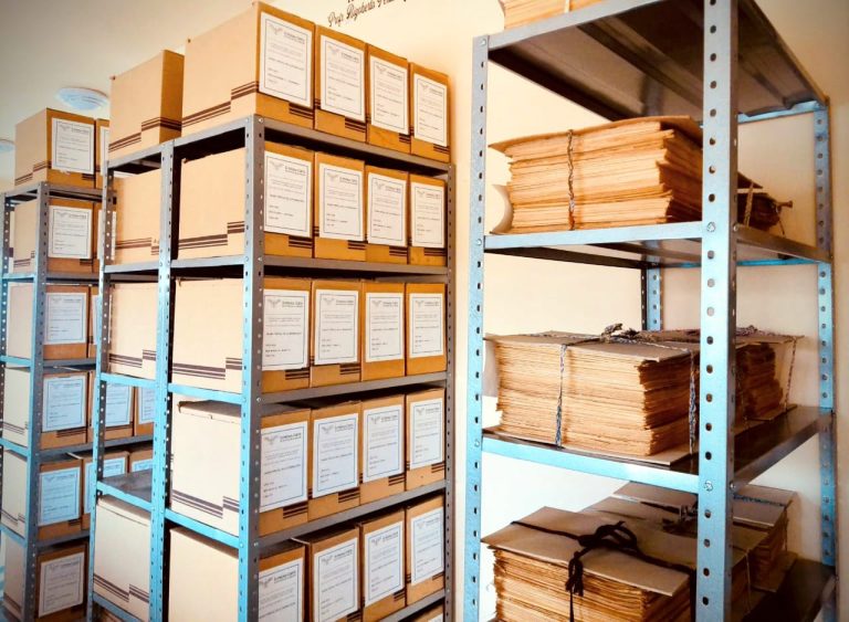 Institucionalizan archivo y hemeroteca