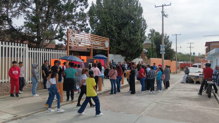 Peligra regreso a clases en la Técnica 19; exigen destituir a directora