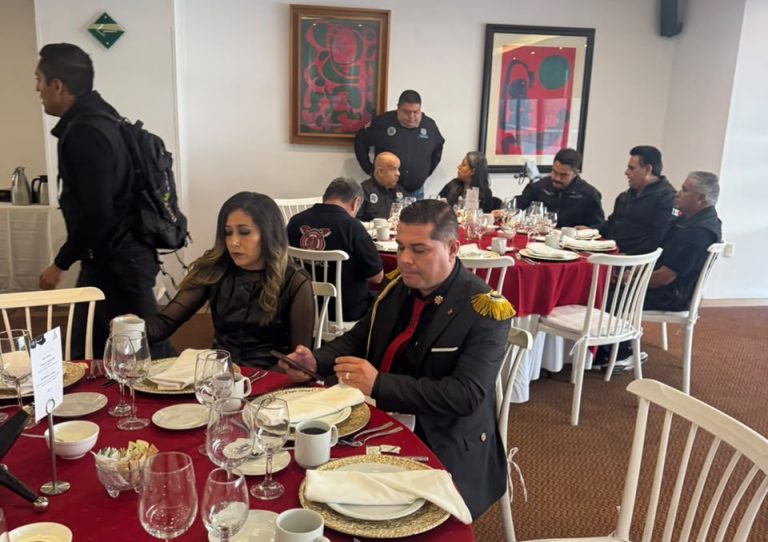 Reconocen a elementos de PC y Bomberos en la capital