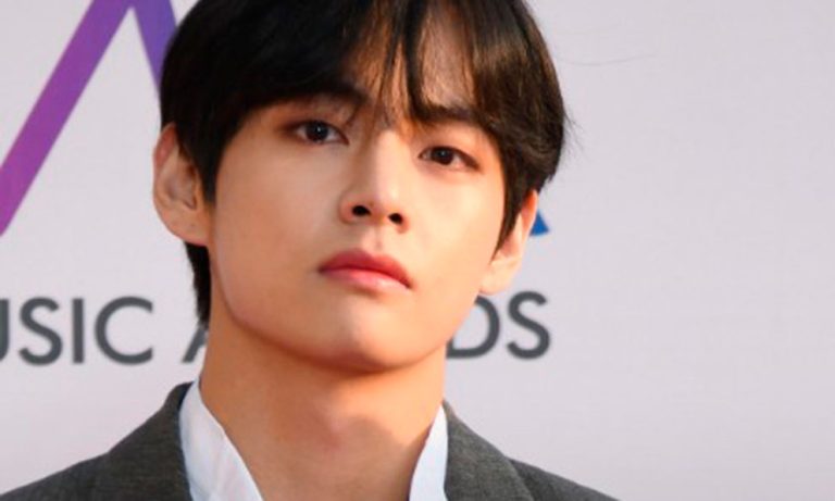 Revela V de BTS pérdida de audición en su oído derecho