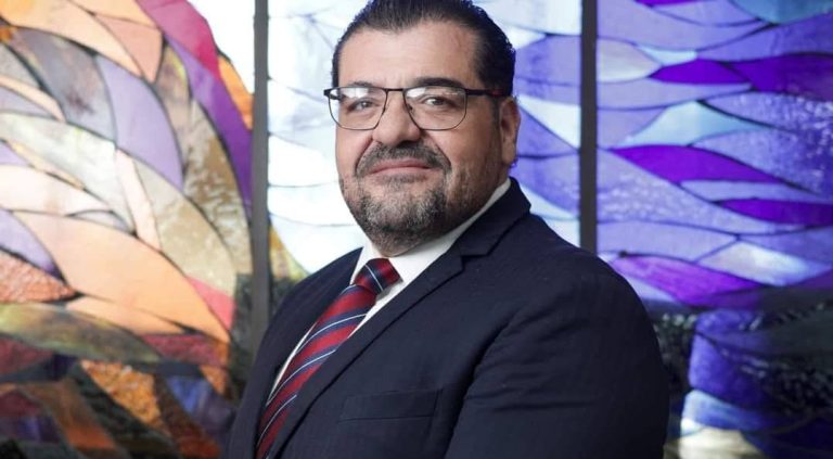 Señalan a 2 funcionarios de la capital por dobletear