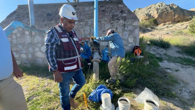 Supervisa alcalde instalación de válvulas en piletas