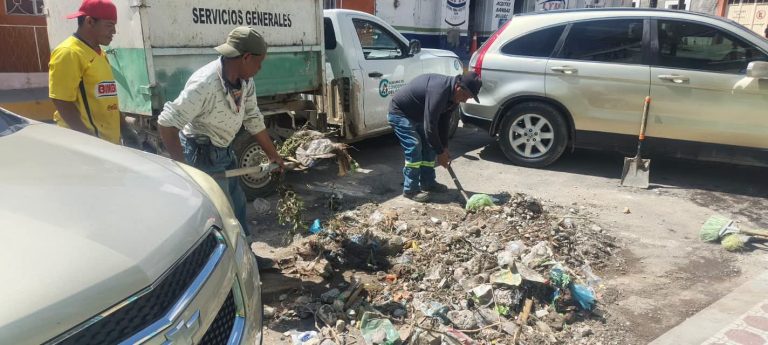 Tormenta arrastra escombros y afectan circulación
