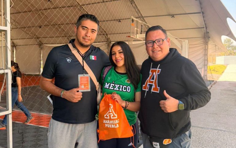 Ximena Menchaca da salto al baloncesto universitario
