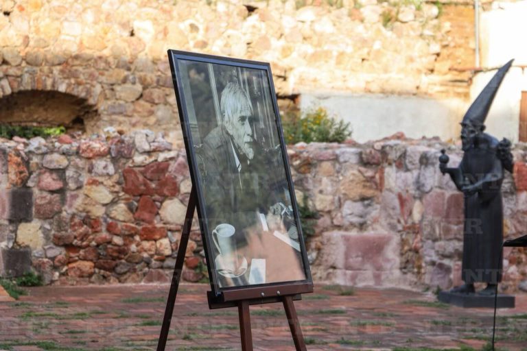 Rinden homenaje póstumo a Enrique Salinas