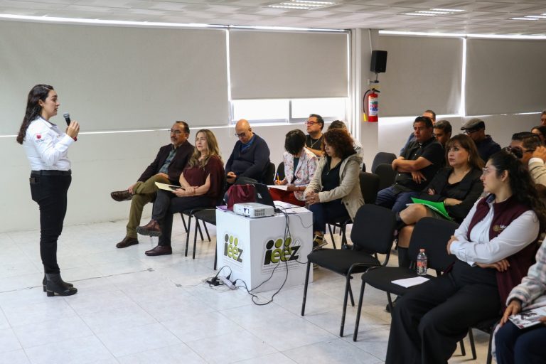 Capacitan a personal del IEEZ en solución de conflictos
