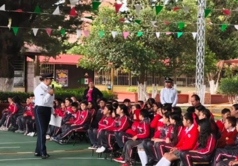 Imparten plática de prevención a alumnos de primaria