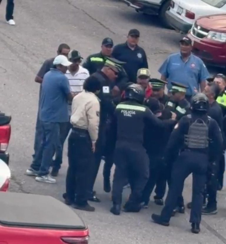 Detienen a seis personas tras riña contra policías