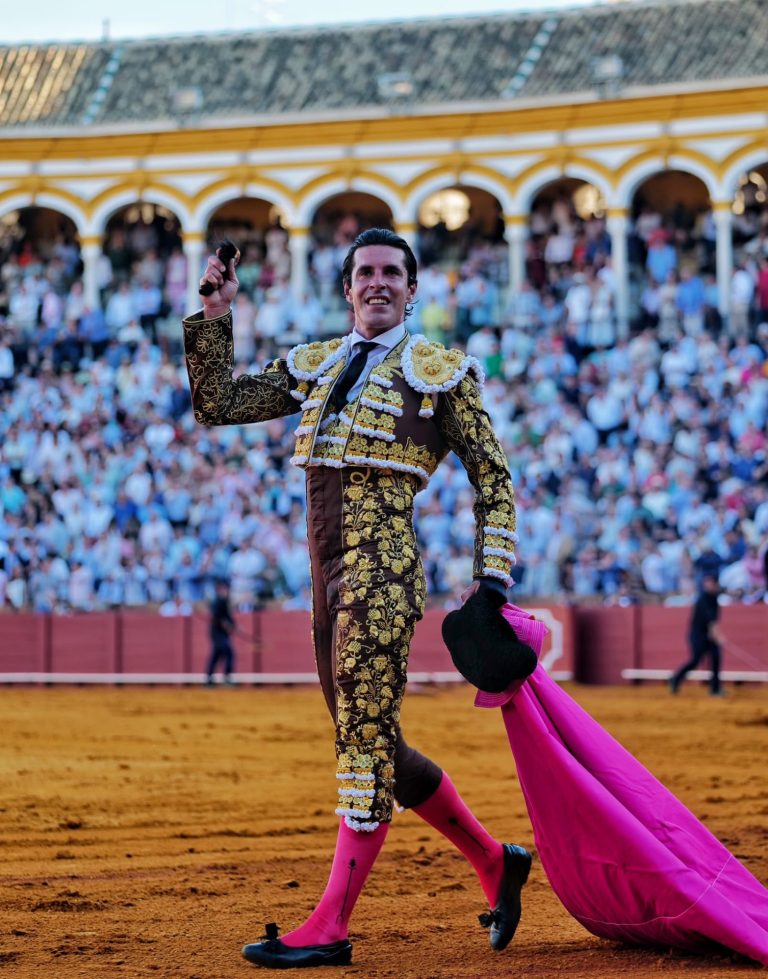 Alejandro Talavante, encuentra una oreja entre la falta de fondo en Sevilla