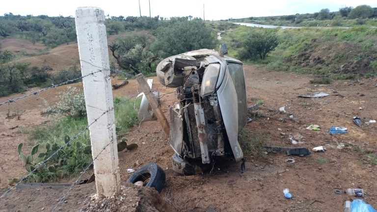 Aparatosa volcadura en Río Grande deja un lesionado