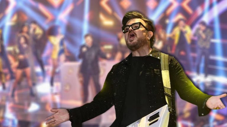 Aleks Syntek regaña a sus fans en concierto por la Independencia