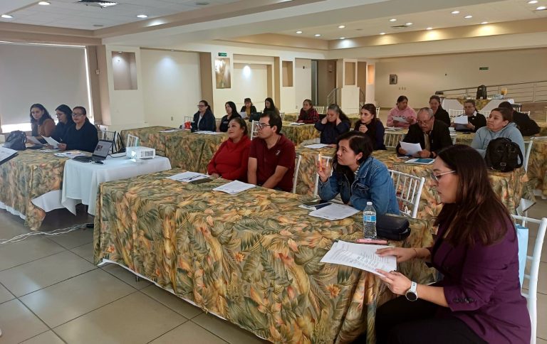 Capacitan a sector turístico en atención a clientes difíciles
